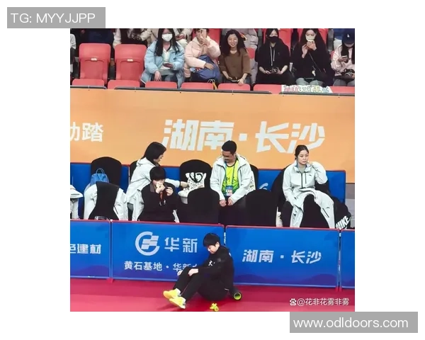 球星赛场怒喷对手激烈冲突引爆全场观众热议不断 球星赛场怒喷对手激烈冲突引爆全场观众热议不断